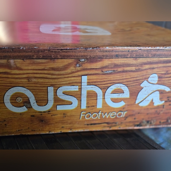 NIB! Cushe Cabin Fever WP Suede Boots size 10 - Picture 4 of 11